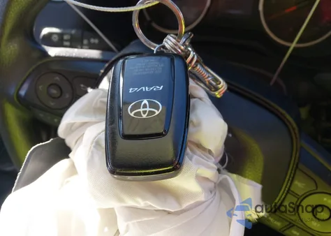 2021 Toyota Rav4 Xle z USA, uszkodzony, nr VIN 2T3W1RFV8MC165103